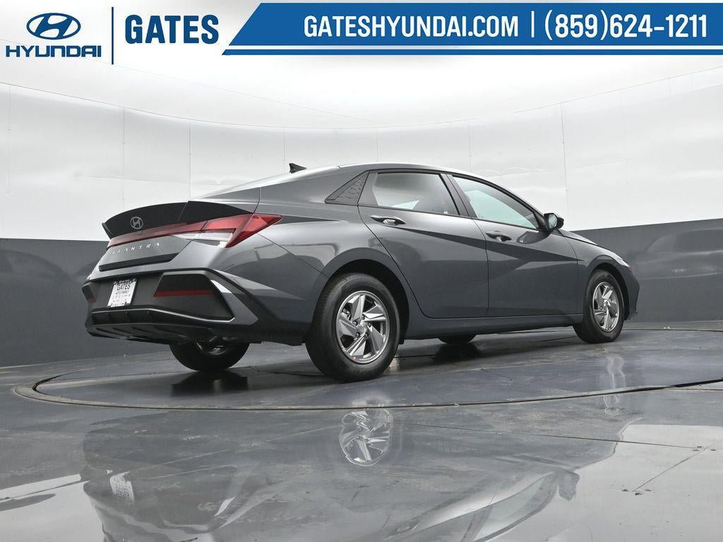 New 2026 Hyundai Elantra SE FWD image 34