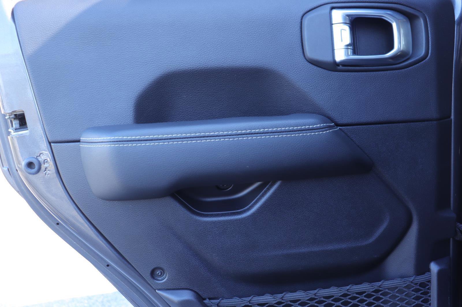 Used 2021 Jeep Gladiator Overland w/ Popular Equipment Package image 12