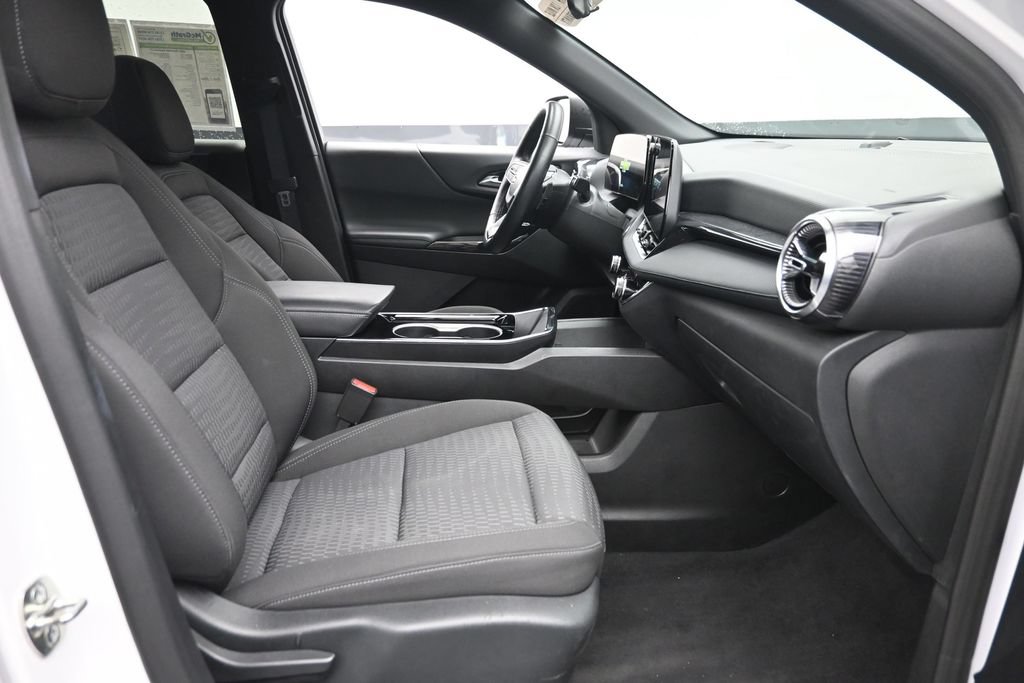 Used 2025 Chevrolet Equinox LT AWD/4WD image 9