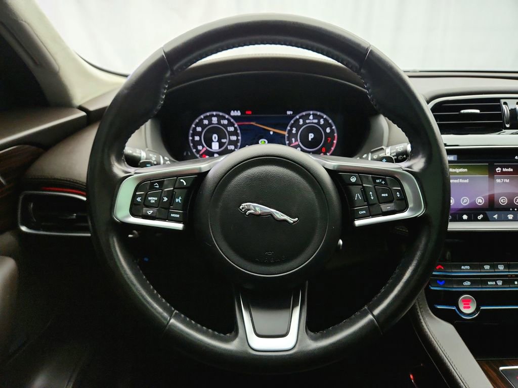 Used 2019 Jaguar F-PACE Portfolio image 15