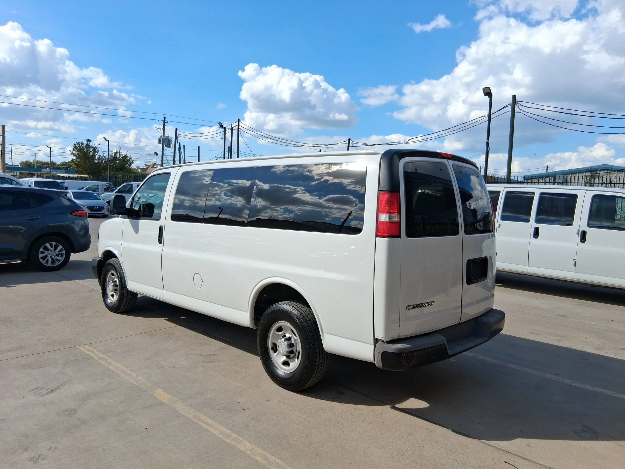 Used 2017 Chevrolet Express 2500 LS RWD image 4