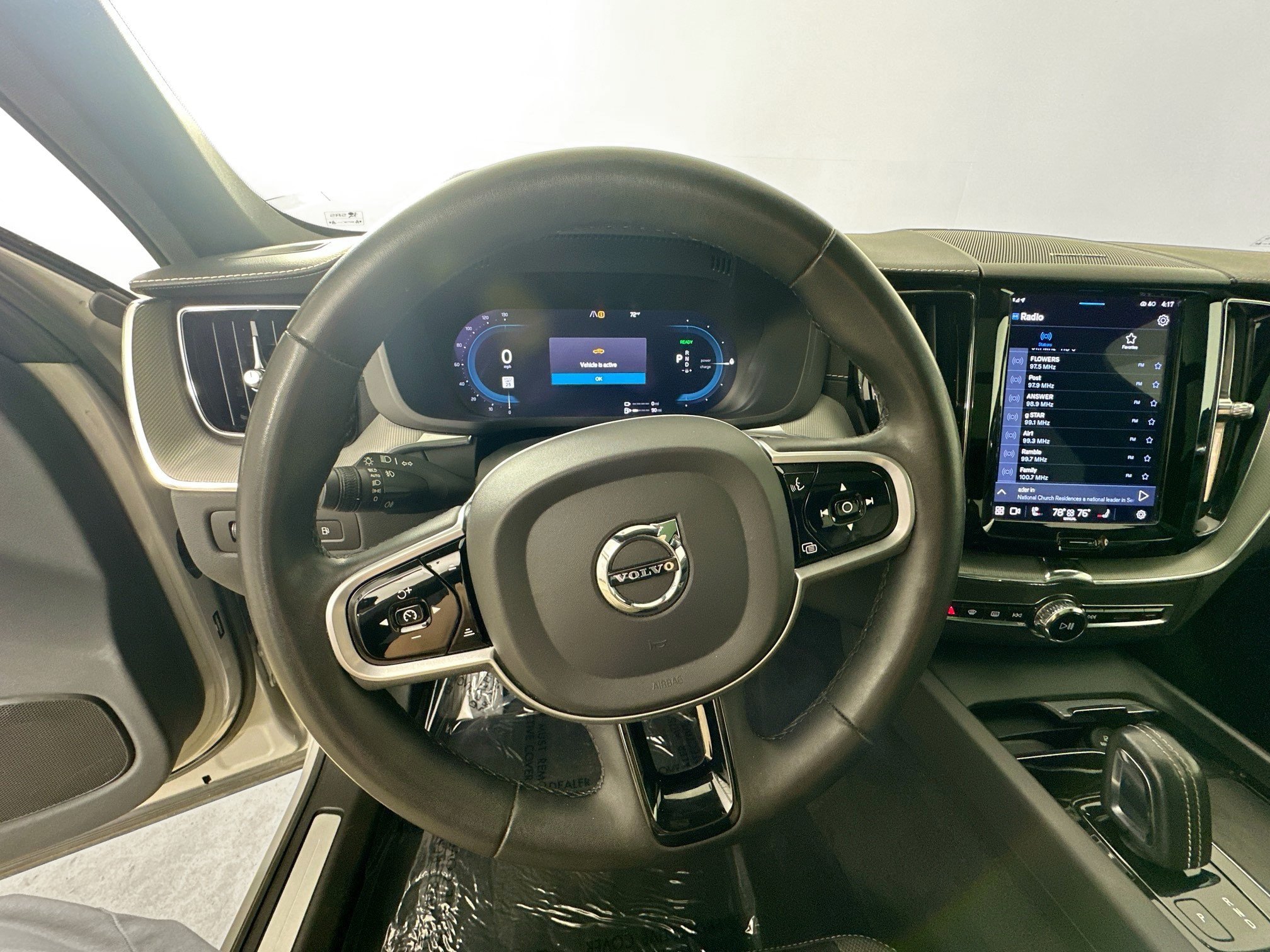 Used 2022 Volvo XC60 T8 R-Design w/ Advanced Package AWD/4WD image 18