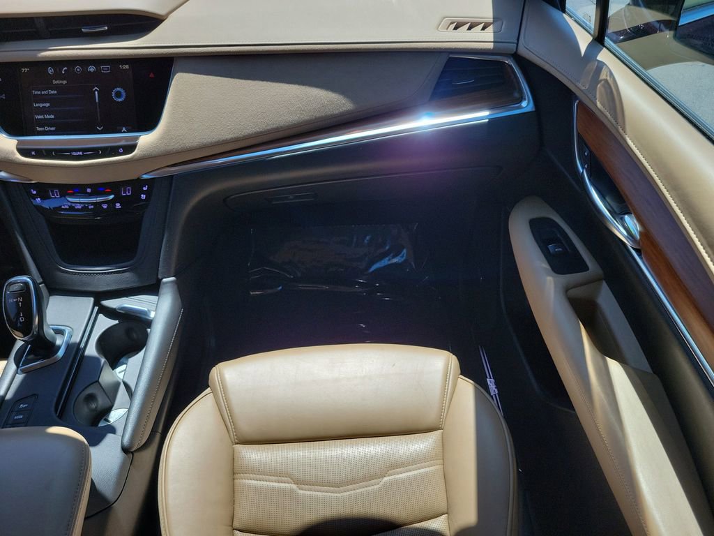 Used 2017 Cadillac XT5 Platinum w/ Driver Assist Package image 17