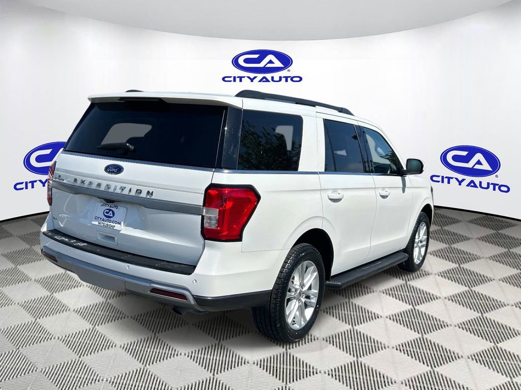 Used 2024 Ford Expedition XLT image 3
