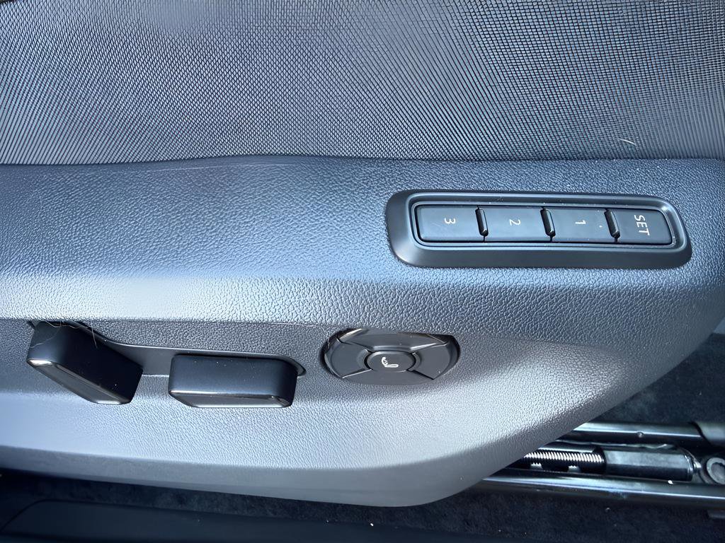 Used 2026 Volkswagen Tiguan SEL R-Line image 19