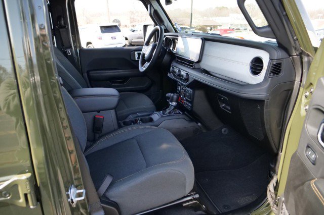 Used 2024 Jeep Wrangler Unlimited Sahara w/ Technology Group image 37