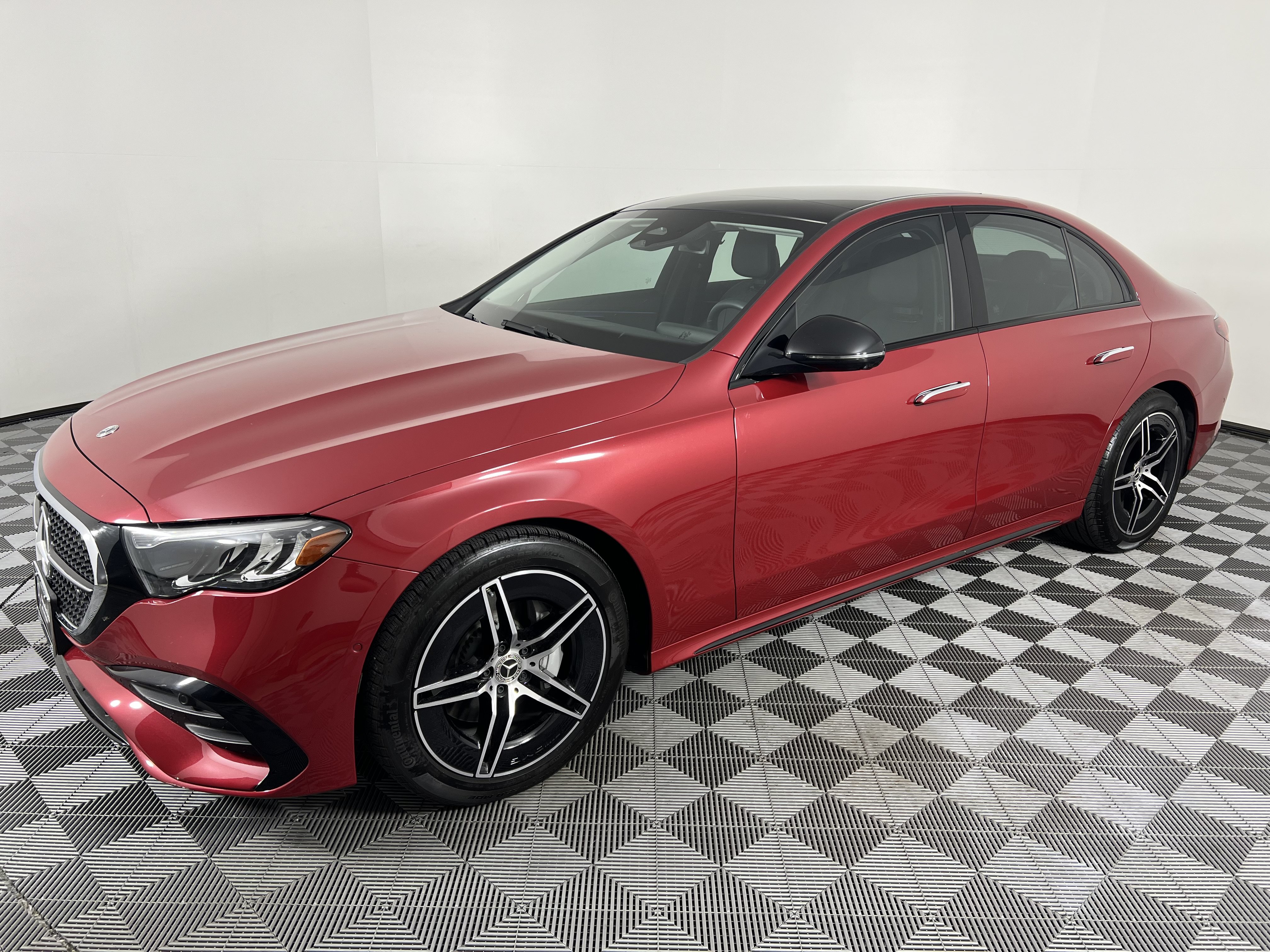 Used 2025 Mercedes-Benz E 350 4MATIC Sedan image 8