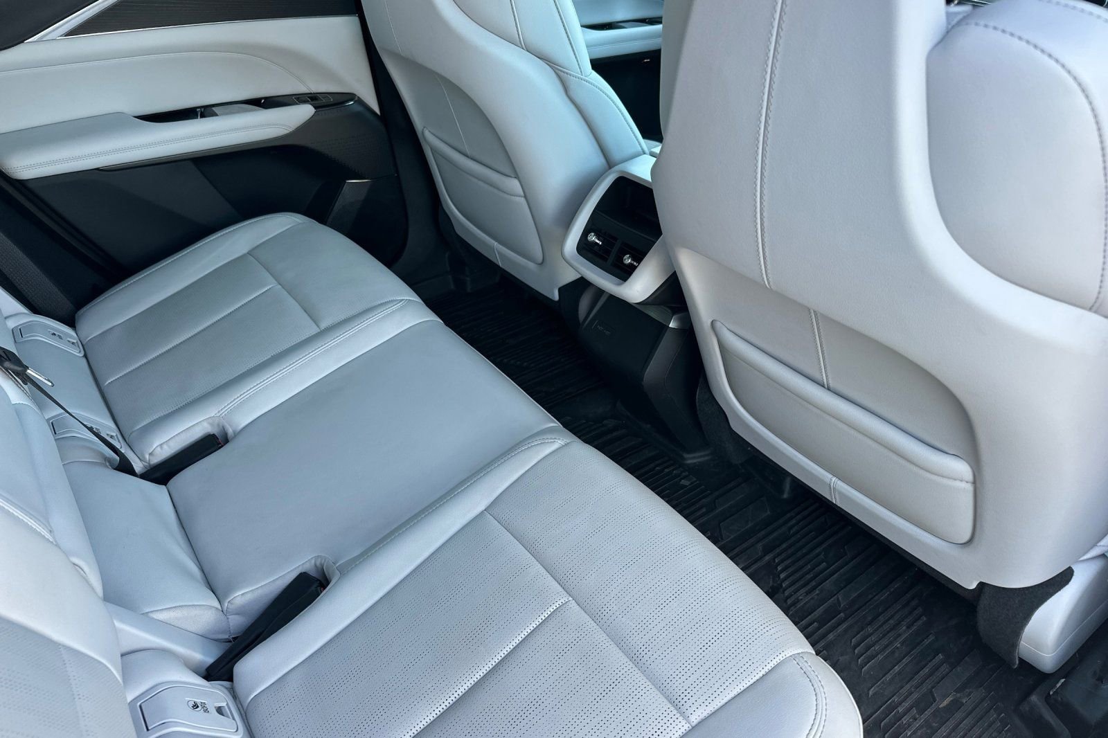 Certified 2024 Cadillac Lyriq Sport w/ LPO, Floor Liner Package AWD/4WD image 17