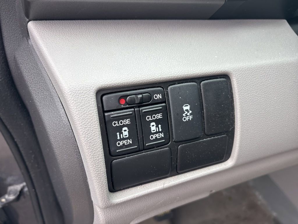 Used 2016 Honda Odyssey SE image 18