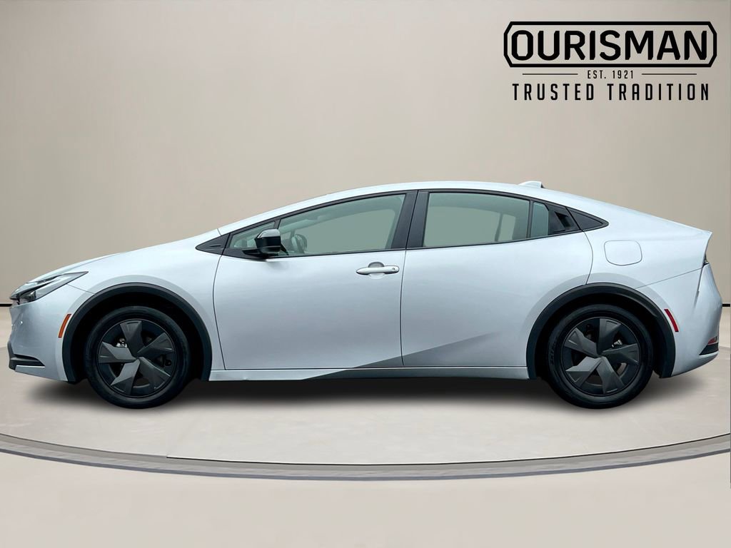 Used 2024 Toyota Prius LE image 3
