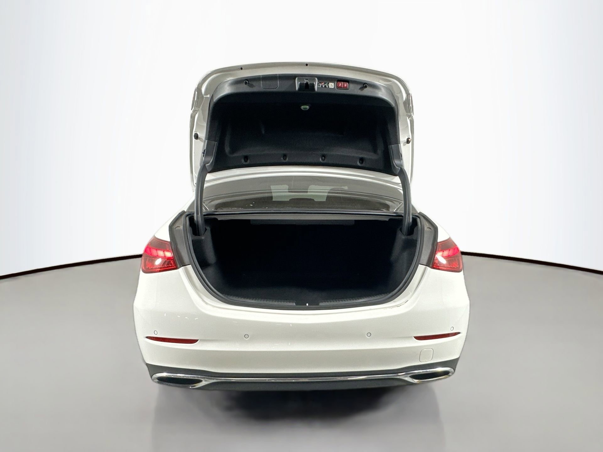 Used 2025 Mercedes-Benz C 300 Sedan image 29