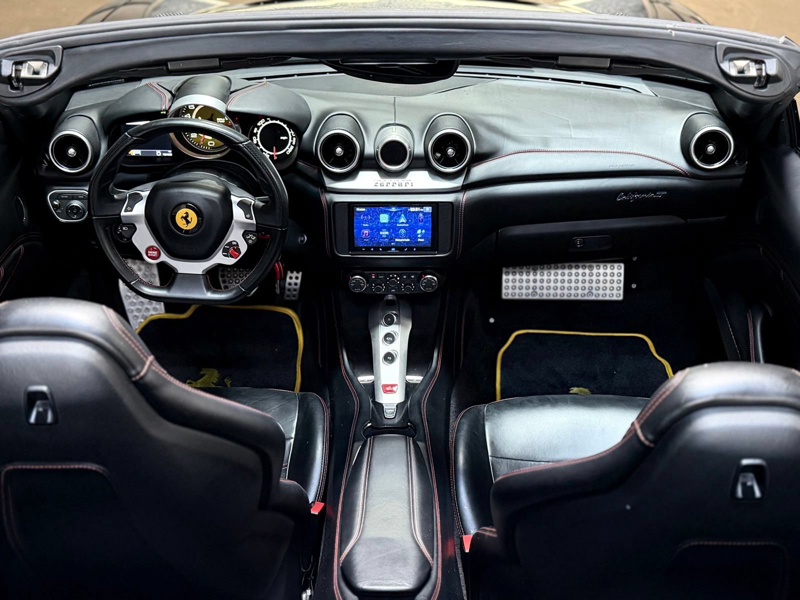 Used 2015 Ferrari California T RWD image 16