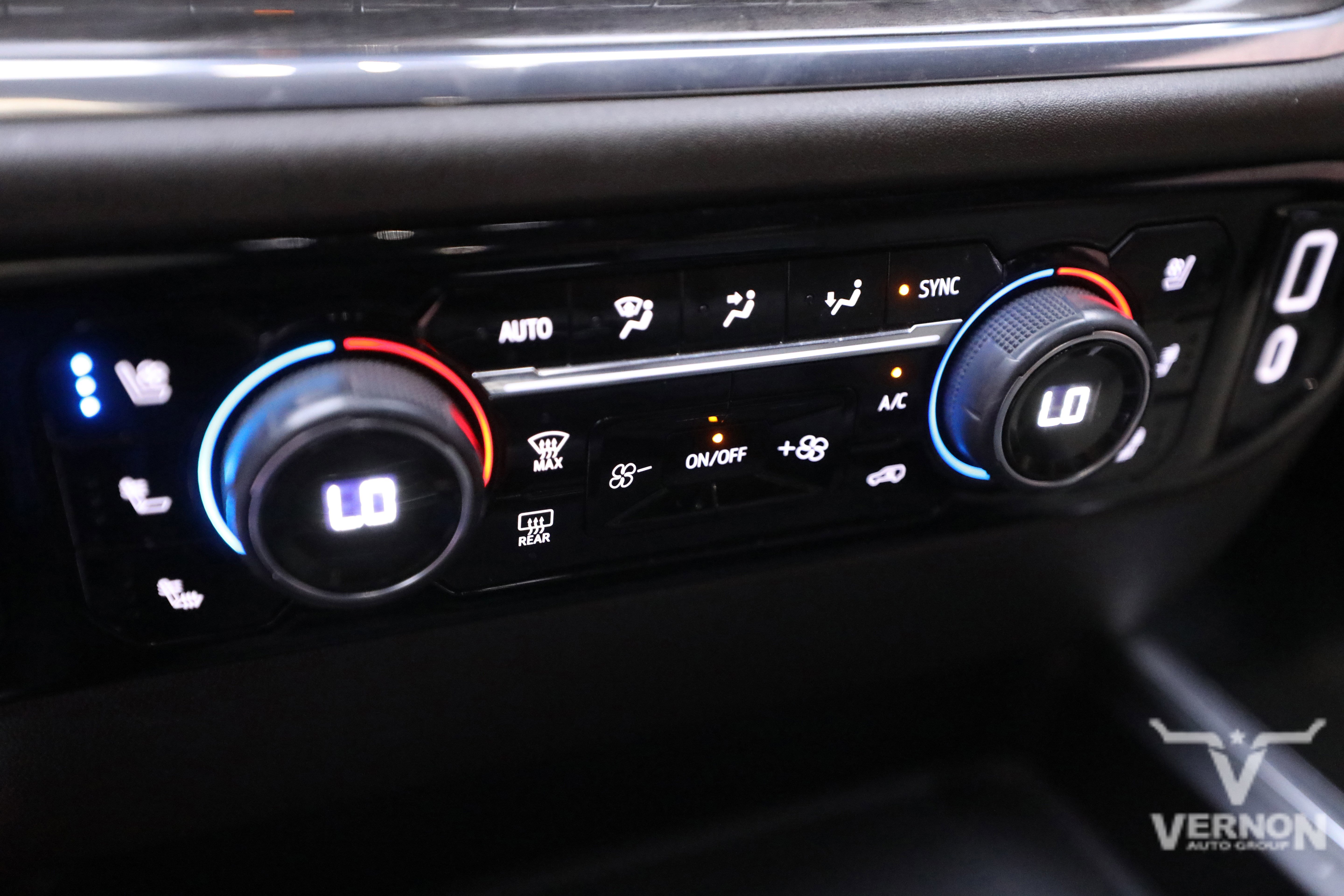 Used 2024 Chevrolet Silverado 3500 LTZ w/ LTZ Convenience Package image 24