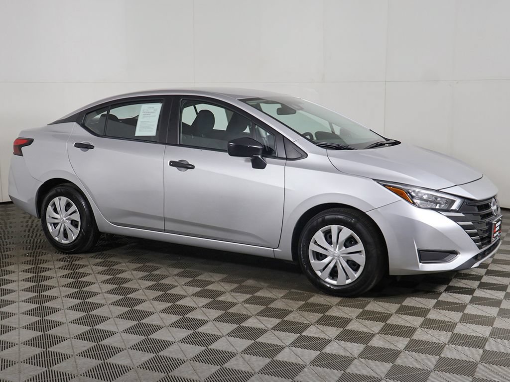 Used 2025 Nissan Versa S FWD image 11