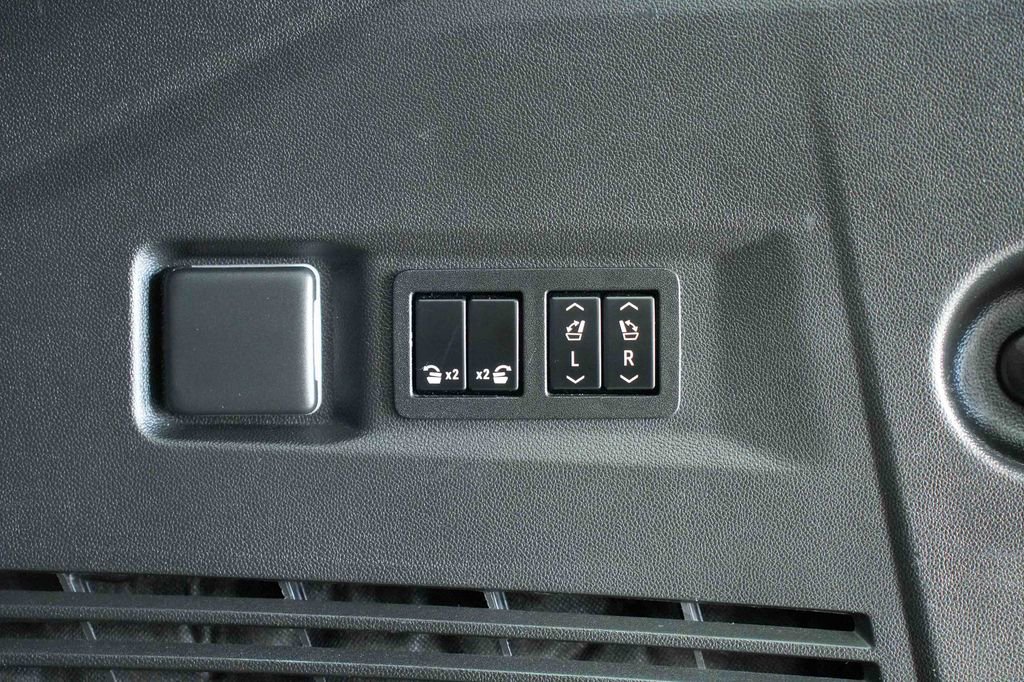 Used 2022 GMC Yukon AT4 image 12