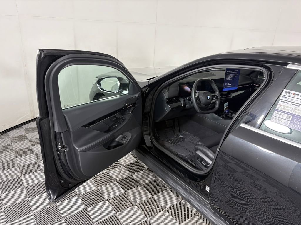 Used 2024 BMW 530i xDrive image 10