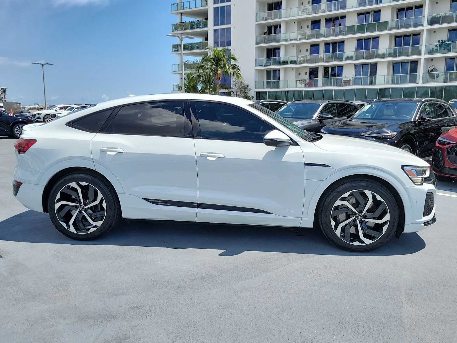 Certified 2024 Audi Q8 e-tron Premium Plus w/ Premium Plus Package AWD/4WD image 7