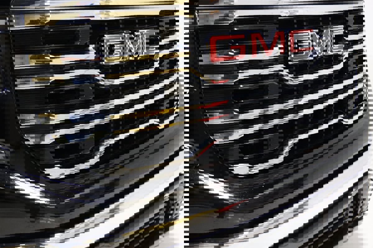 Used 2023 GMC Sierra 1500 SLT w/ SLT Convenience Package image 30