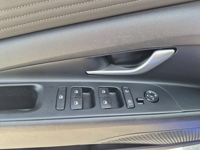 Used 2025 Hyundai Elantra SEL FWD image 13