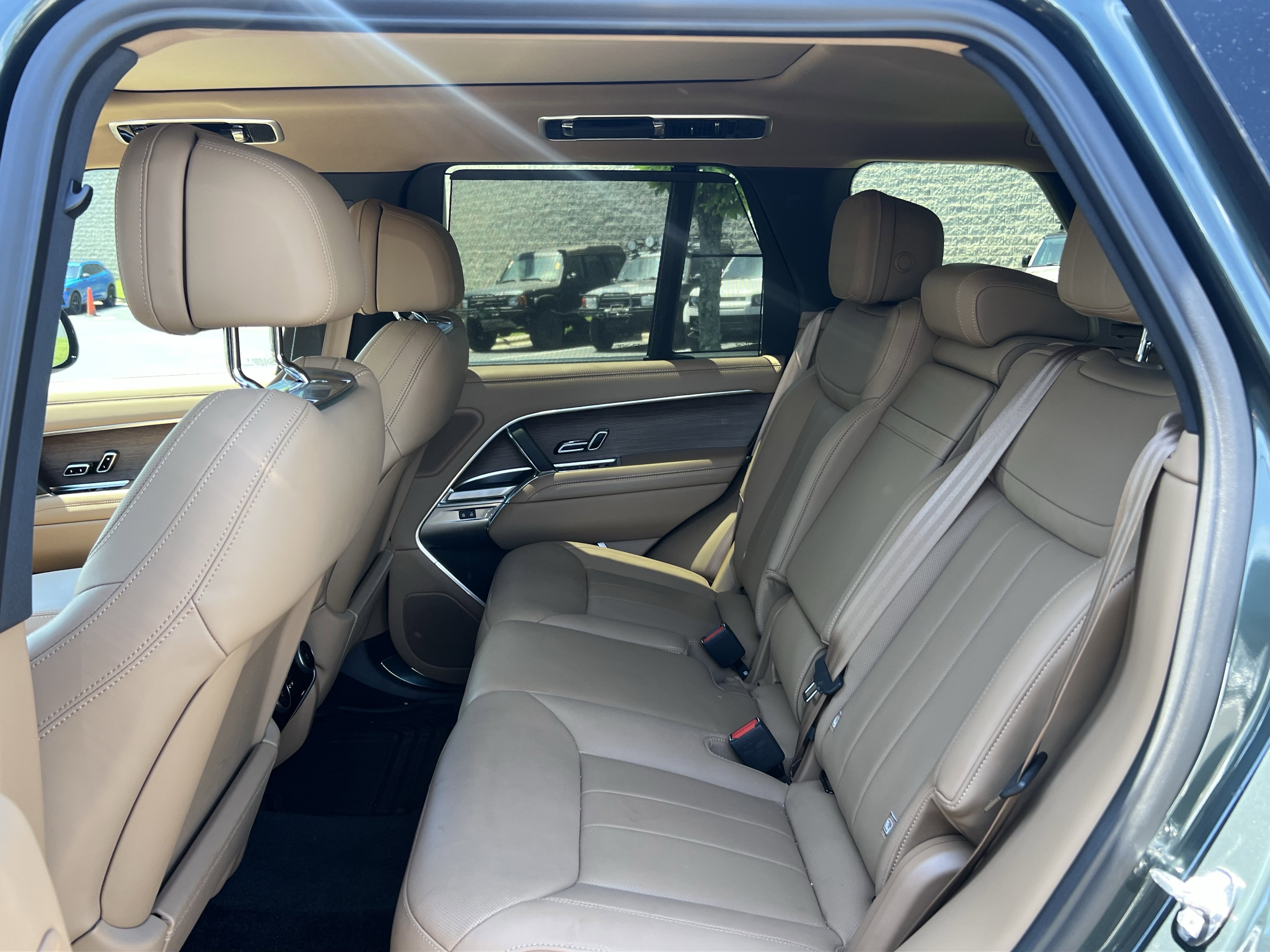 Certified 2025 Land Rover Range Rover SE AWD/4WD image 32