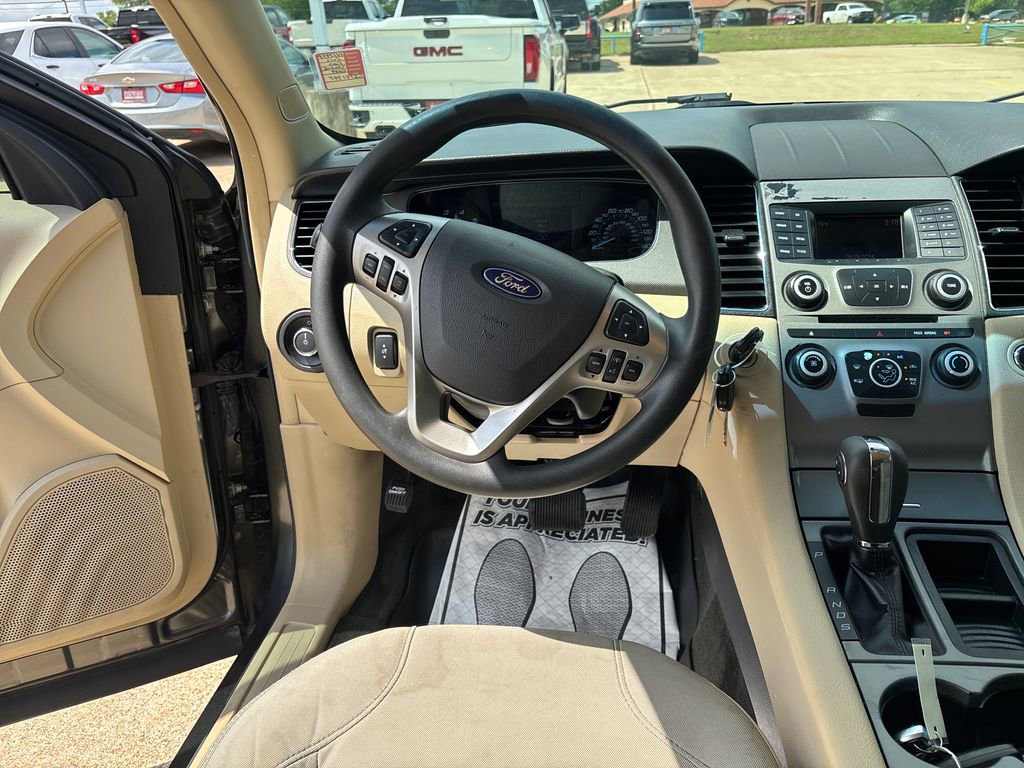 Used 2016 Ford Taurus SE FWD image 14