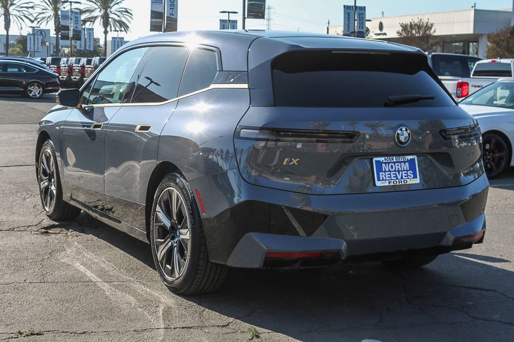 Used 2023 BMW iX xDrive50 w/ Premium Package image 9