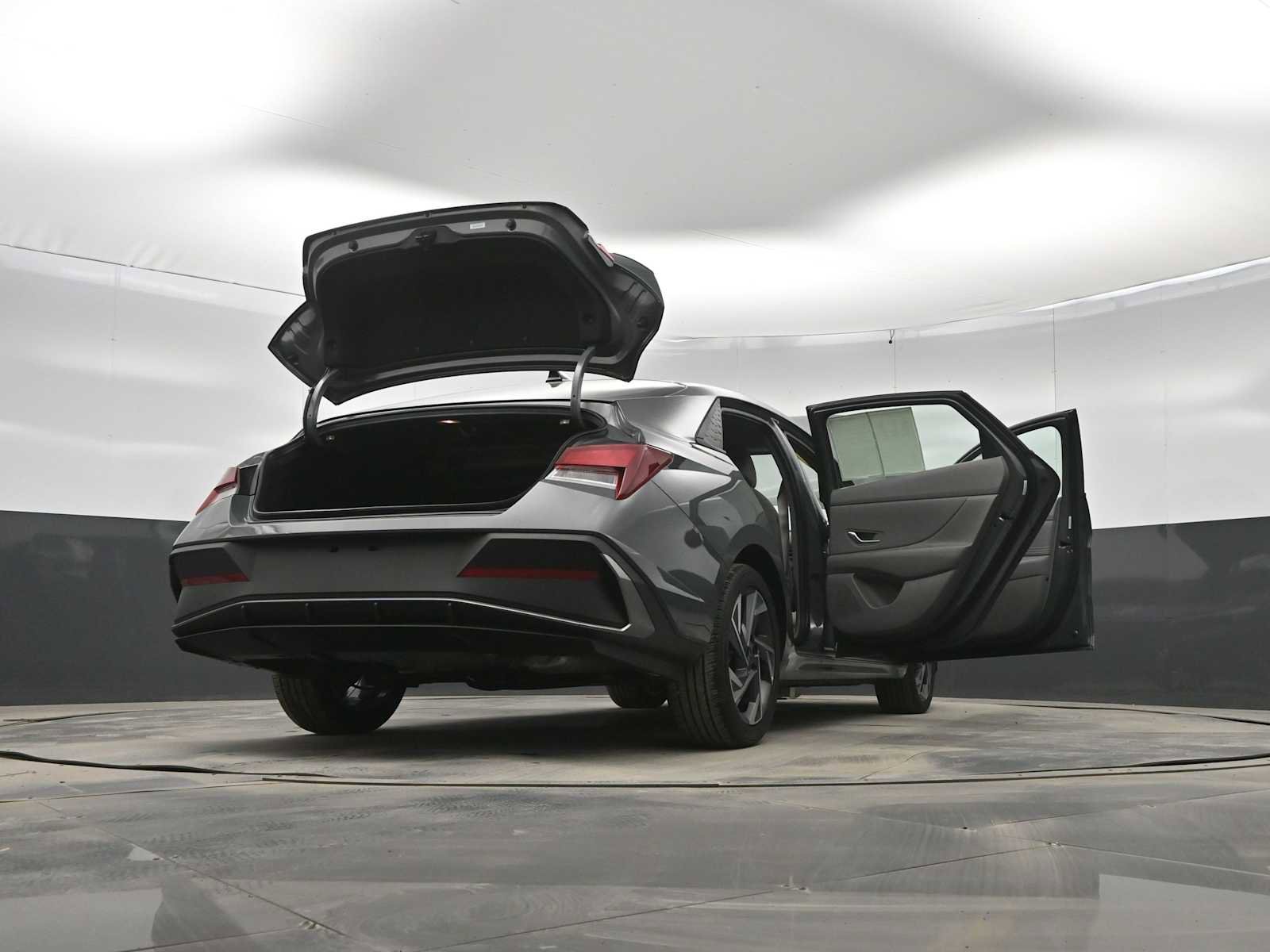 Certified 2025 Hyundai Elantra Sport image 45