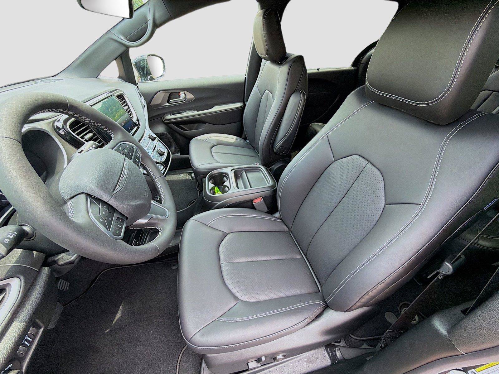 New 2027 Chrysler Pacifica LX FWD image 2