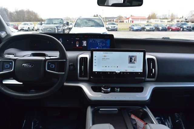 Used 2025 Ford Expedition Max Active AWD/4WD image 42
