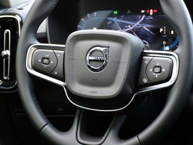 New 2025 Volvo XC40 B5 Core w/ Protection Package Premier image 21