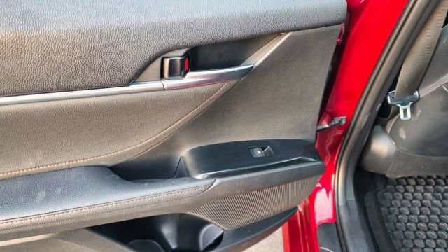 Used 2018 Toyota Camry XLE FWD image 23