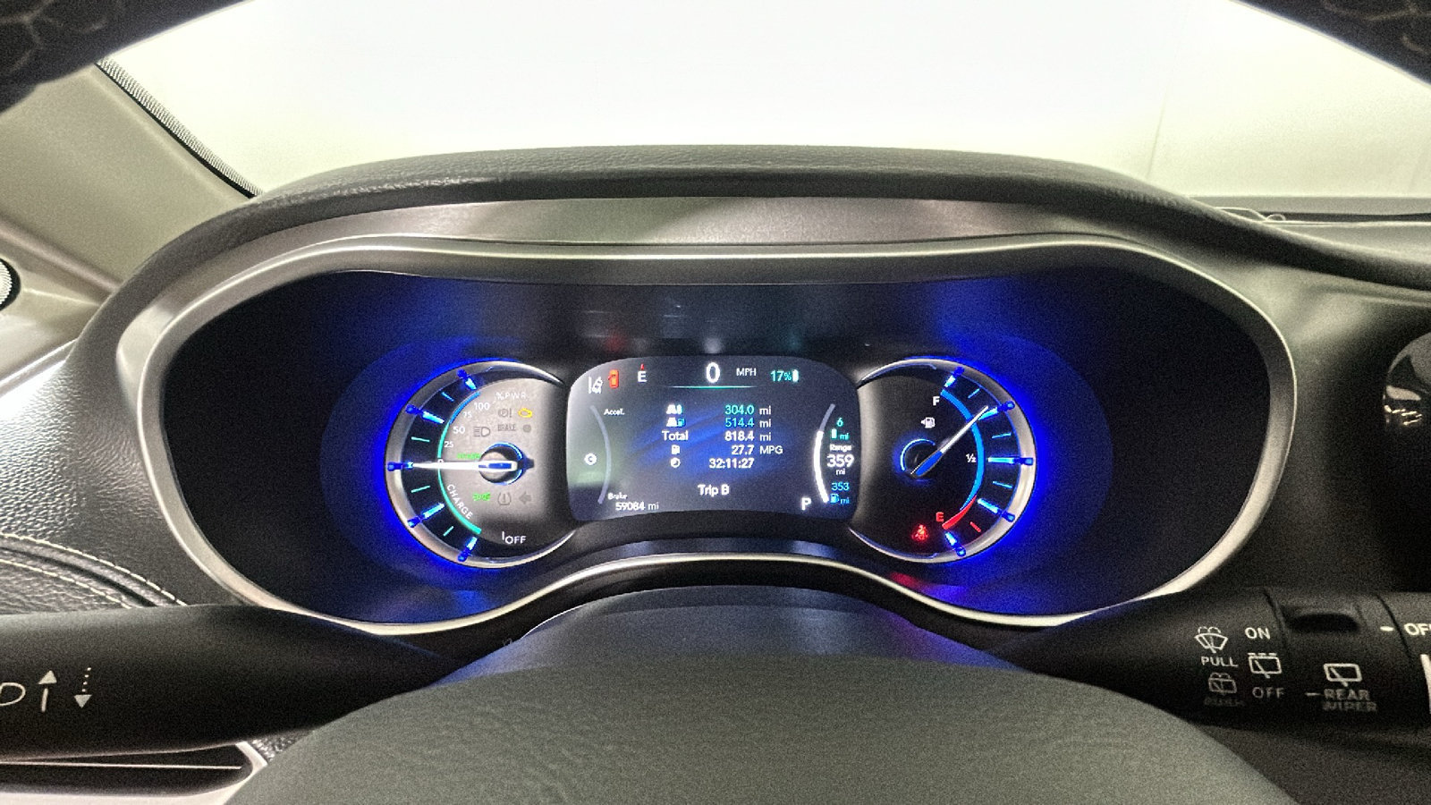 Used 2024 Chrysler Pacifica Limited FWD image 20