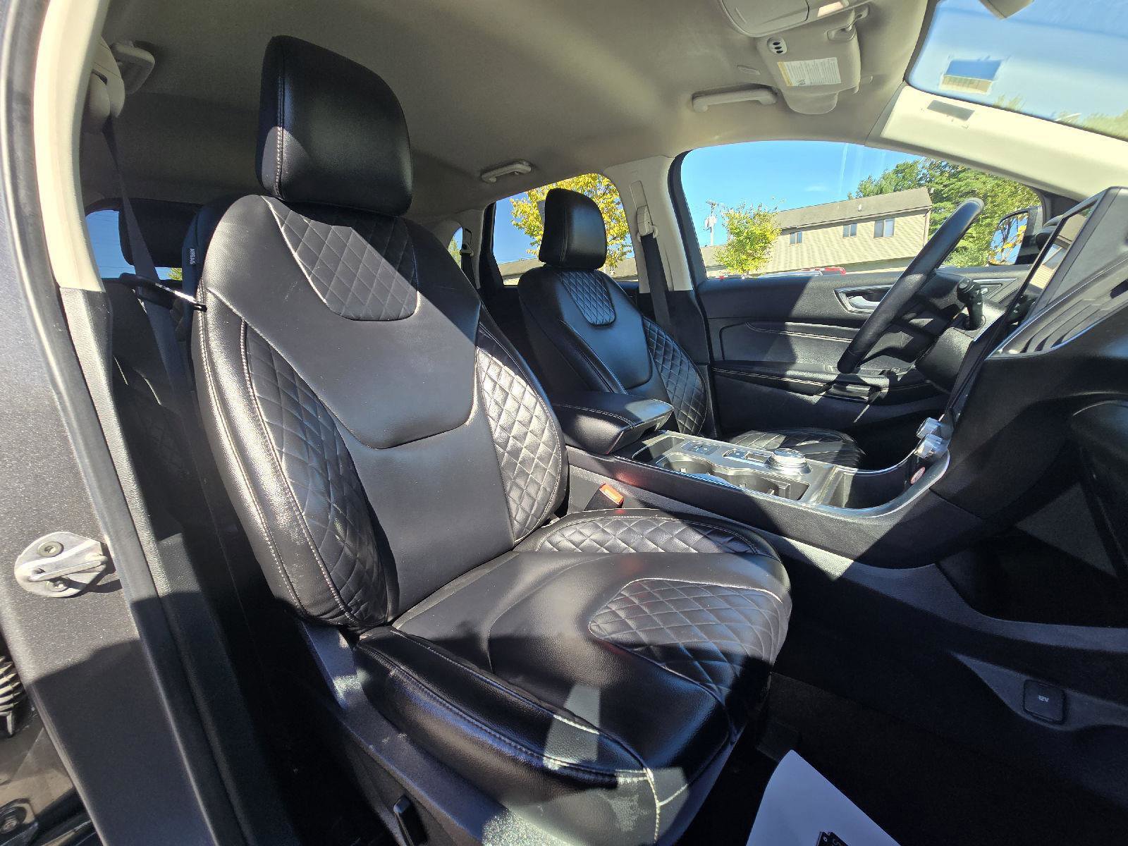 Used 2023 Ford Edge Titanium image 16