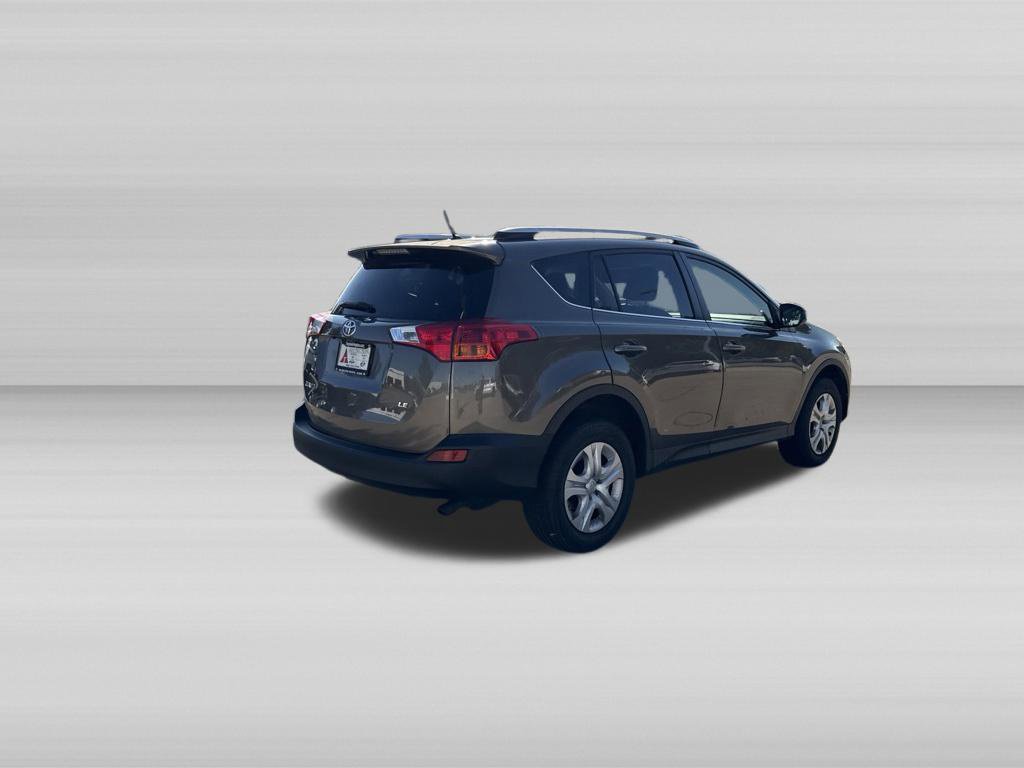 Used 2015 Toyota RAV4 LE FWD image 4