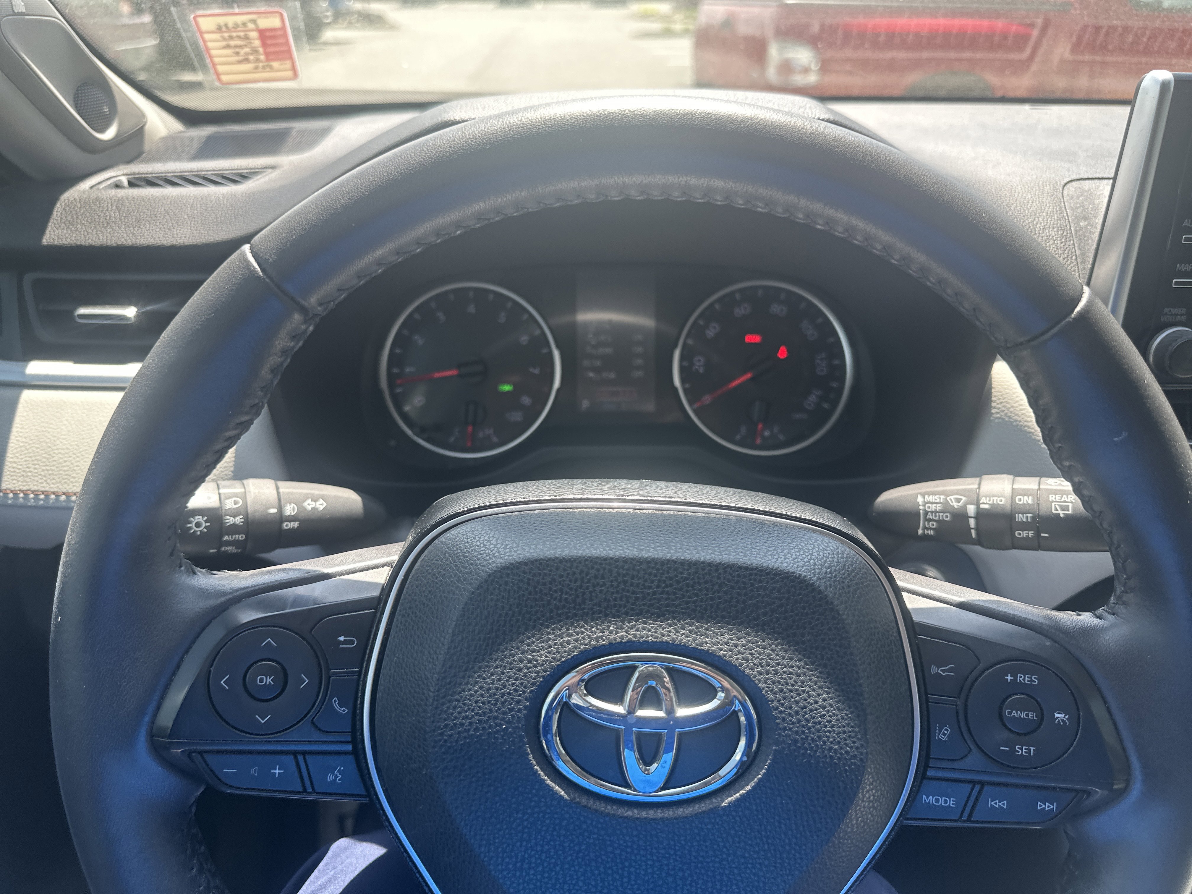 Used 2021 Toyota RAV4 XLE Premium image 38