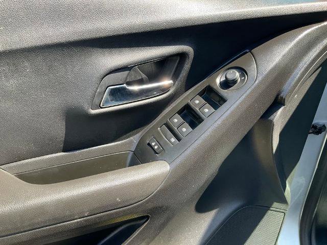 Used 2018 Chevrolet Trax LT w/ LT Convenience Package FWD image 21