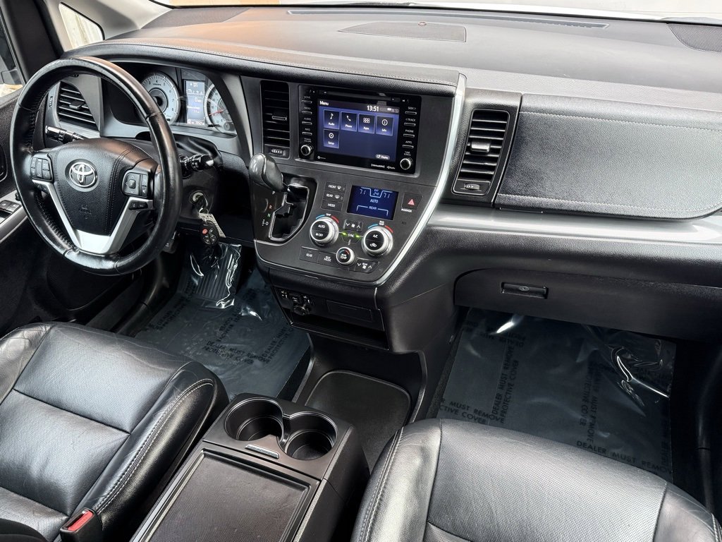 Used 2018 Toyota Sienna SE w/ Carpet Mat Package image 27