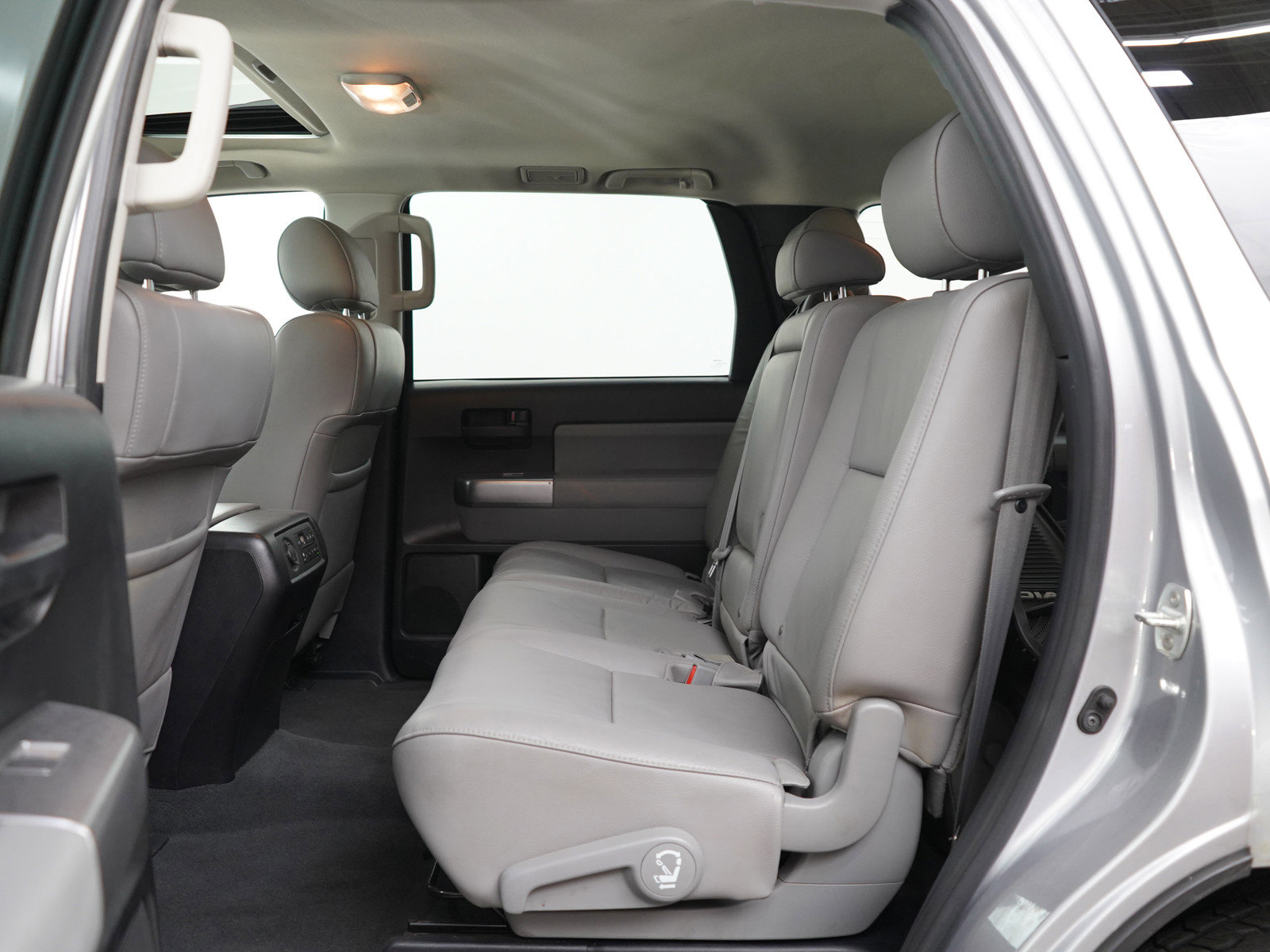 Used 2019 Toyota Sequoia SR5 image 21