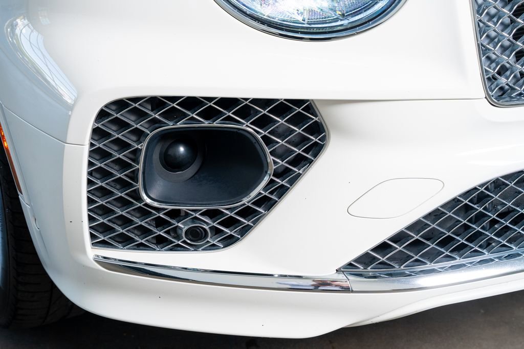 Used 2021 Bentley Bentayga Plug-In Hybrid image 20