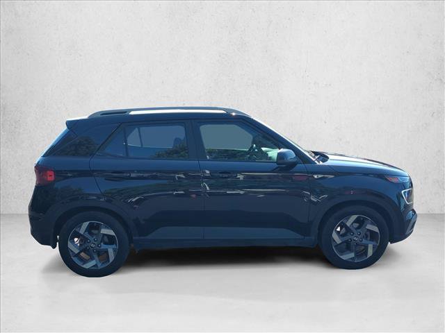 Used 2021 Hyundai Venue SEL w/ Premium Package FWD image 4