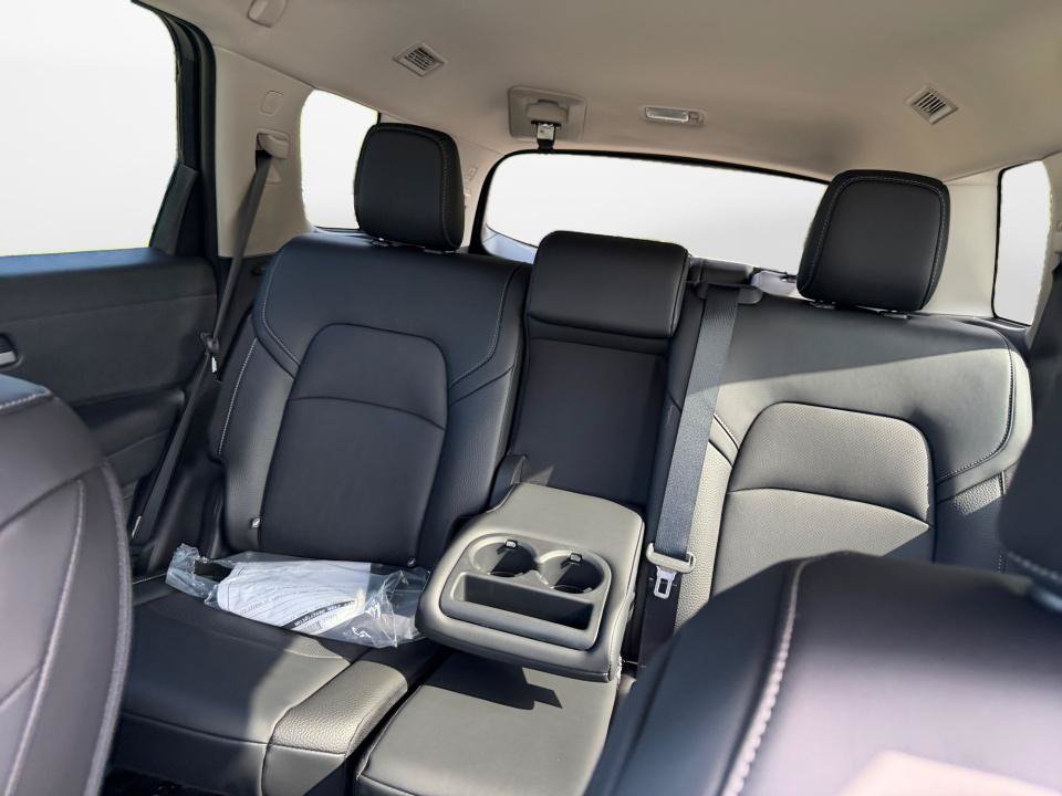 New 2026 Nissan Pathfinder SL FWD image 12