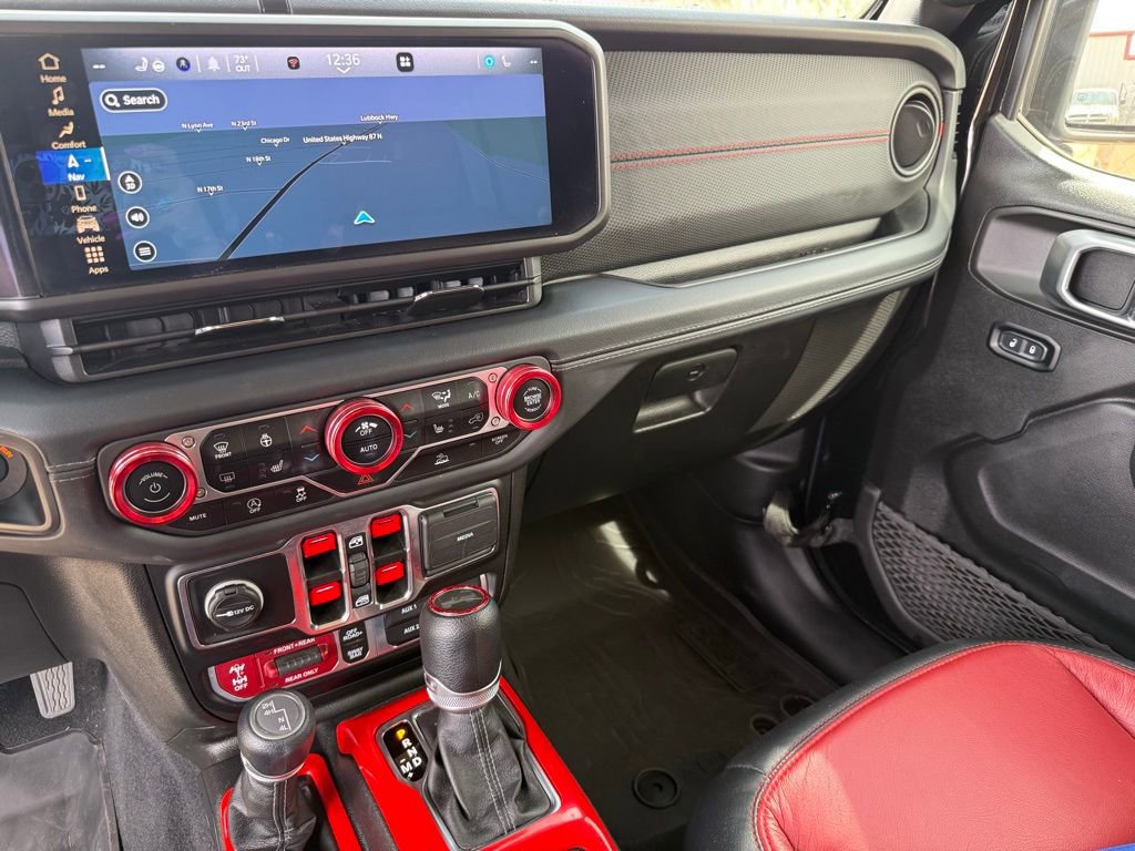 Used 2024 Jeep Wrangler Rubicon w/ Technology Group image 21