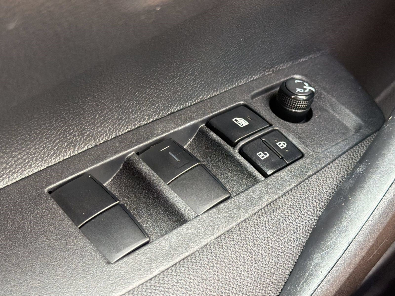 Used 2025 Toyota Corolla LE FWD image 30