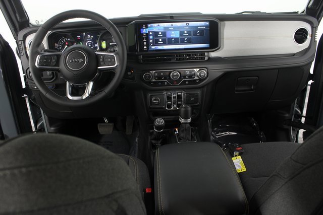 Used 2025 Jeep Wrangler Unlimited Sahara image 9