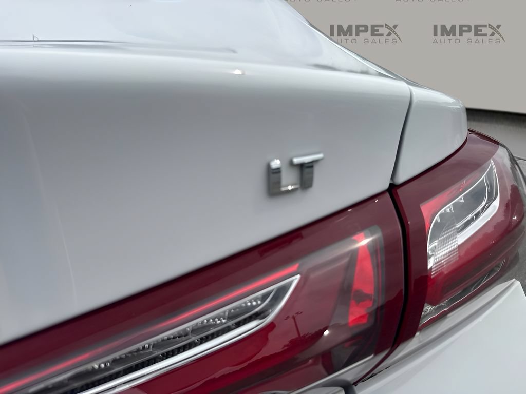 Used 2022 Chevrolet Malibu LT FWD image 19