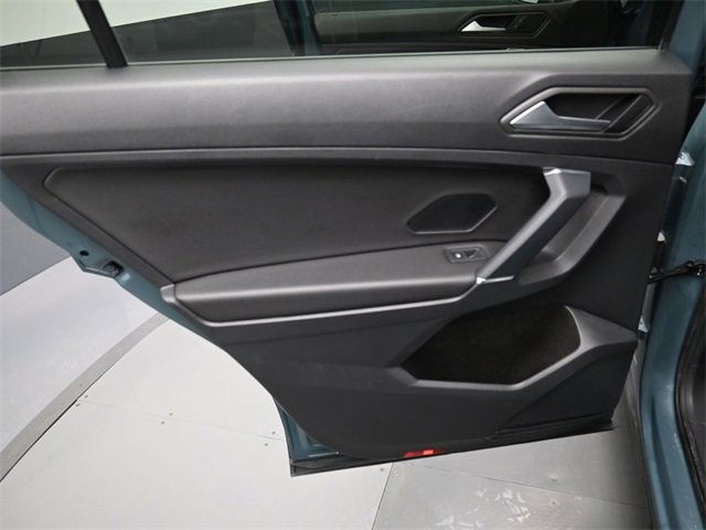 Used 2020 Volkswagen Tiguan SE w/ Panoramic Sunroof Package image 31