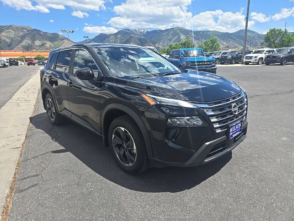 Used 2025 Nissan Rogue SV AWD/4WD image 3