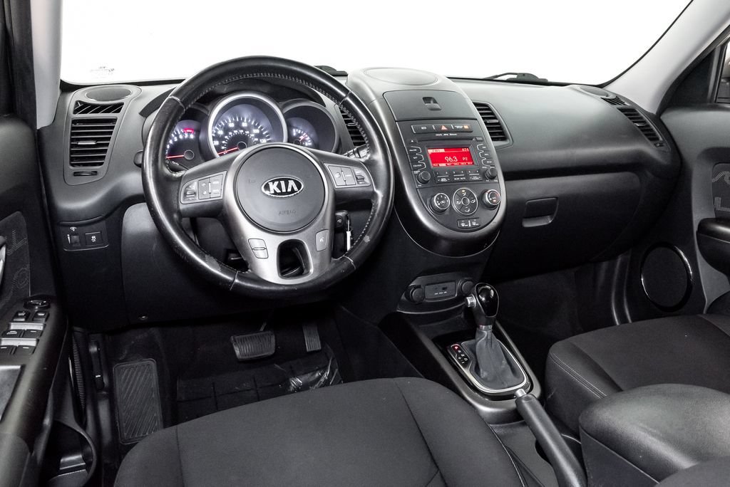 Used 2013 Kia Soul + FWD image 6