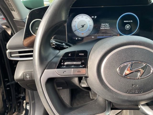 Used 2021 Hyundai Elantra Limited image 21