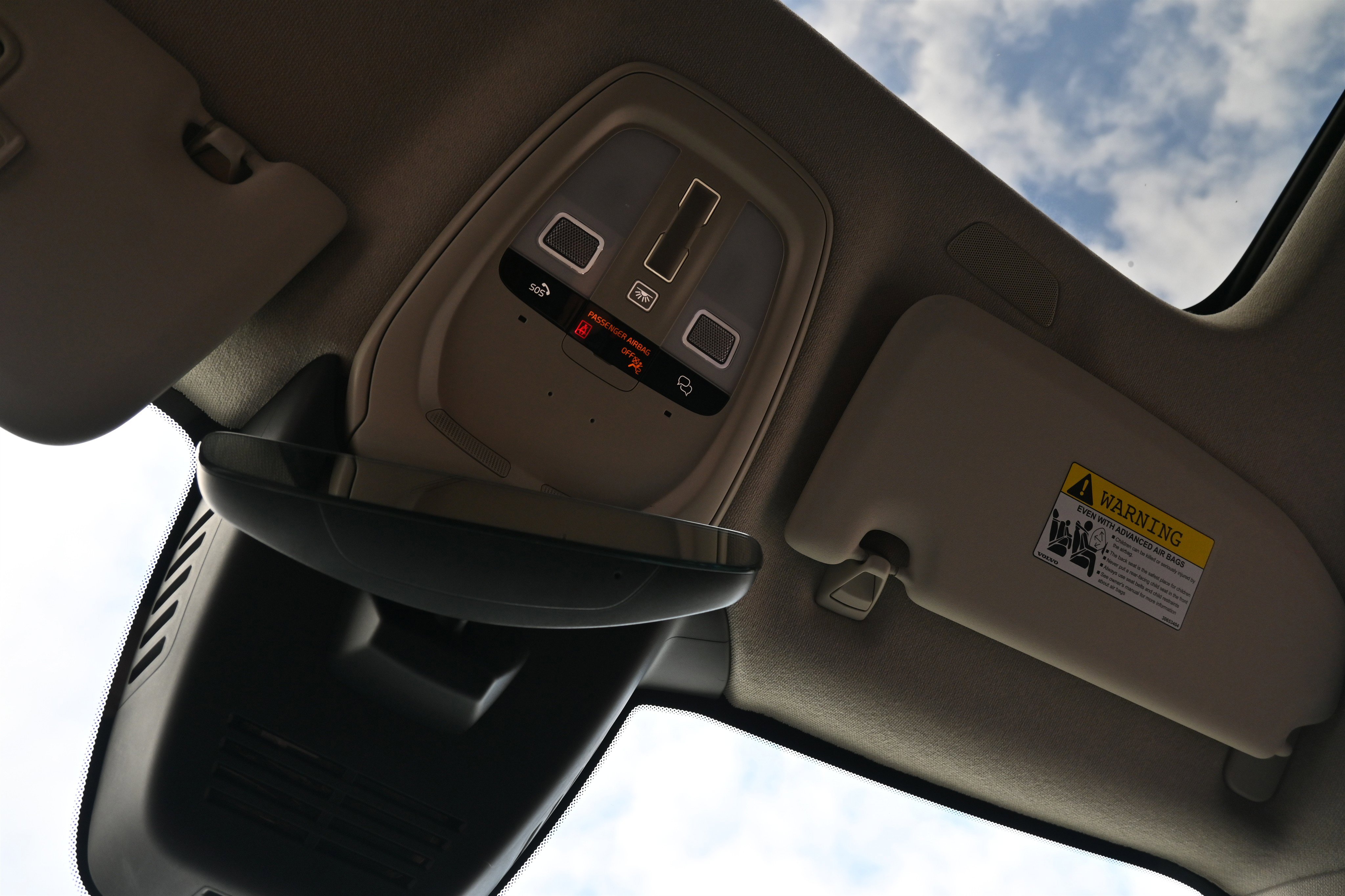 Used 2025 Volvo XC40 B5 Core image 32